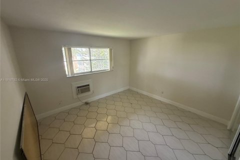 Снять в аренду кондоминиум в Майами, Флорида 2 спальни, 103.68м2, № 1966939 - фото 14
