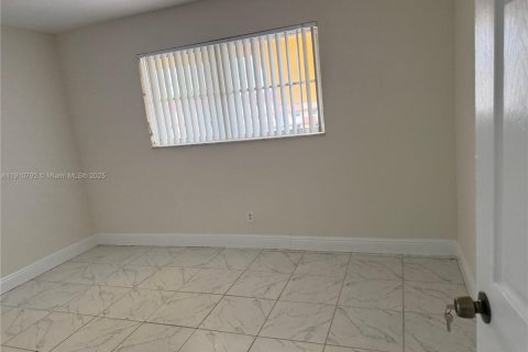 Снять в аренду кондоминиум в Майами, Флорида 2 спальни, 103.68м2, № 1966939 - фото 15