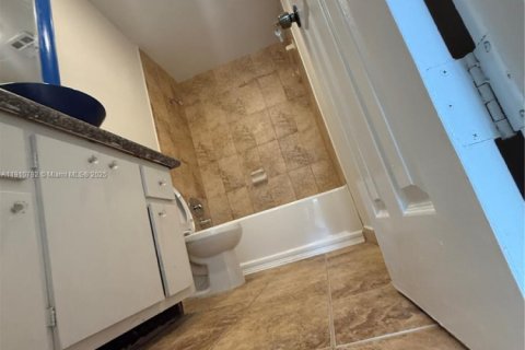 Снять в аренду кондоминиум в Майами, Флорида 2 спальни, 103.68м2, № 1966939 - фото 20