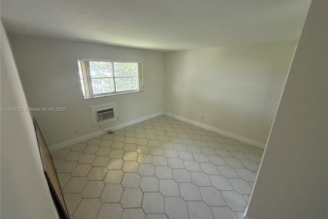 Снять в аренду кондоминиум в Майами, Флорида 2 спальни, 103.68м2, № 1966939 - фото 8