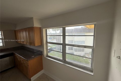 Снять в аренду кондоминиум в Майами, Флорида 2 спальни, 103.68м2, № 1966939 - фото 6