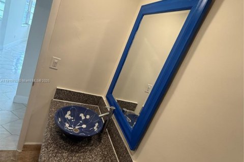 Снять в аренду кондоминиум в Майами, Флорида 2 спальни, 103.68м2, № 1966939 - фото 22