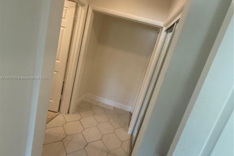 Снять в аренду кондоминиум в Майами, Флорида 2 спальни, 103.68м2, № 1966939 - фото 26