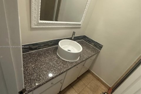 Снять в аренду кондоминиум в Майами, Флорида 2 спальни, 103.68м2, № 1966939 - фото 29