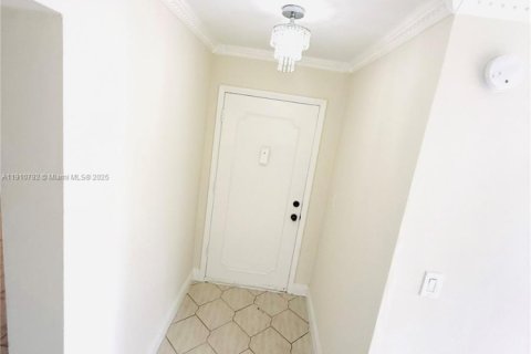 Снять в аренду кондоминиум в Майами, Флорида 2 спальни, 103.68м2, № 1966939 - фото 7