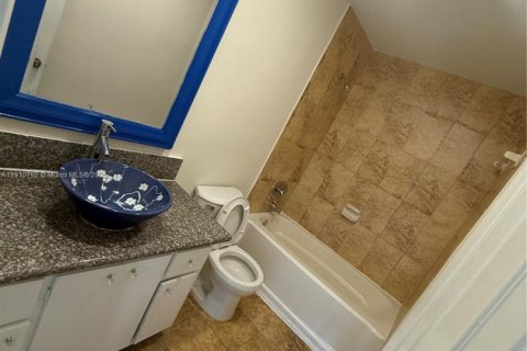 Снять в аренду кондоминиум в Майами, Флорида 2 спальни, 103.68м2, № 1966939 - фото 18