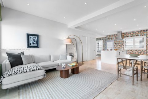Condominio en venta en Miami Beach, Florida, 1 dormitorio, 77.2 m2 № 1954330 - foto 2