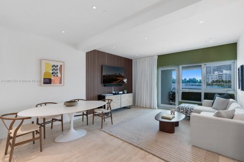 Condominio en venta en Miami Beach, Florida, 1 dormitorio, 77.2 m2 № 1954330 - foto 1