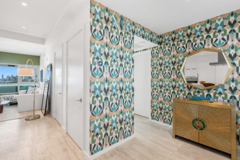 Condominio en venta en Miami Beach, Florida, 1 dormitorio, 77.2 m2 № 1954330 - foto 11