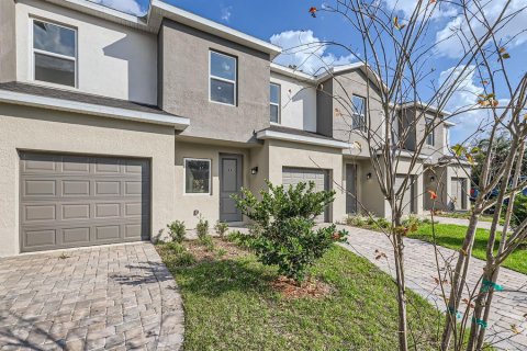 Adosado en venta en Orlando, Florida, 3 dormitorios, 139.35 m2 № 1546773 - foto 1