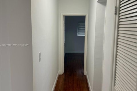 Villa ou maison à louer à Coral Gables, Floride: 3 chambres, 126.9 m2 № 2000063 - photo 19