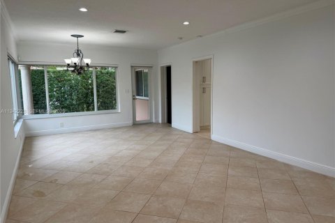 Villa ou maison à louer à Coral Gables, Floride: 3 chambres, 126.9 m2 № 2000063 - photo 3