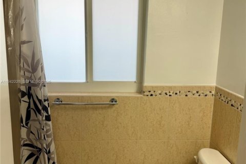 Villa ou maison à louer à Coral Gables, Floride: 3 chambres, 126.9 m2 № 2000063 - photo 28