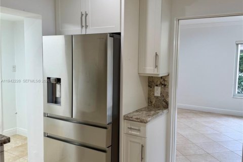 Villa ou maison à louer à Coral Gables, Floride: 3 chambres, 126.9 m2 № 2000063 - photo 9