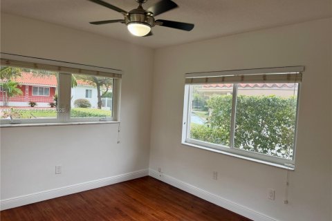 Villa ou maison à louer à Coral Gables, Floride: 3 chambres, 126.9 m2 № 2000063 - photo 24