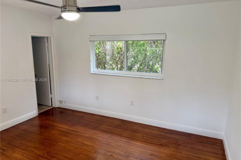 Villa ou maison à louer à Coral Gables, Floride: 3 chambres, 126.9 m2 № 2000063 - photo 10