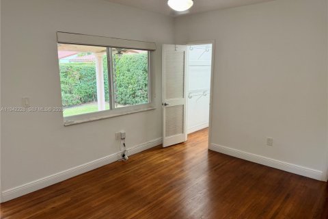 Villa ou maison à louer à Coral Gables, Floride: 3 chambres, 126.9 m2 № 2000063 - photo 11