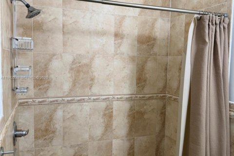 Villa ou maison à louer à Coral Gables, Floride: 3 chambres, 126.9 m2 № 2000063 - photo 13