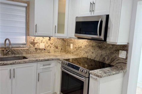 Villa ou maison à louer à Coral Gables, Floride: 3 chambres, 126.9 m2 № 2000063 - photo 6