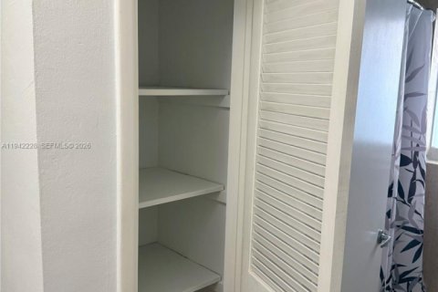 Villa ou maison à louer à Coral Gables, Floride: 3 chambres, 126.9 m2 № 2000063 - photo 17