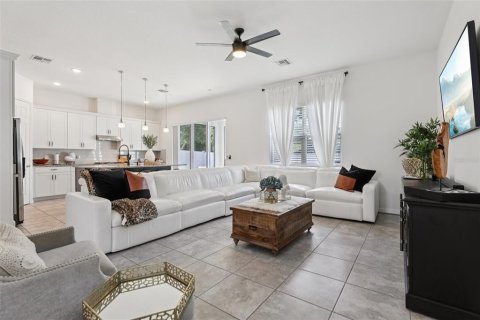 Casa en venta en Apopka, Florida, 4 dormitorios, 260.78 m2 № 2387722 - foto 9