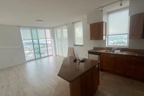 Condo in Hallandale Beach, Florida, 2 bedrooms  № 2018641 - photo 7