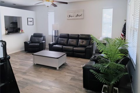 House in Palmetto, Florida 3 bedrooms, 143.07 sq.m. № 2333823 - photo 2