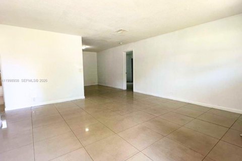 House in Fort Lauderdale, Florida 3 bedrooms, 220.09 sq.m. № 2067443 - photo 3