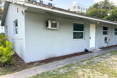 House in Fort Lauderdale, Florida 3 bedrooms, 220.09 sq.m. № 2067443 - photo 2