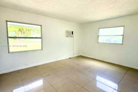 House in Fort Lauderdale, Florida 3 bedrooms, 220.09 sq.m. № 2067443 - photo 8