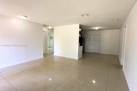 House in Fort Lauderdale, Florida 3 bedrooms, 220.09 sq.m. № 2067443 - photo 4