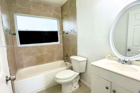 House in Fort Lauderdale, Florida 3 bedrooms, 220.09 sq.m. № 2067443 - photo 10