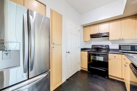 Condo in Orlando, Florida, 3 bedrooms  № 2377936 - photo 9