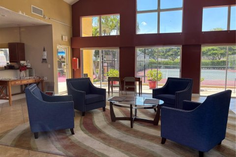 Condo in Tamarac, Florida, 2 bedrooms  № 1823563 - photo 2