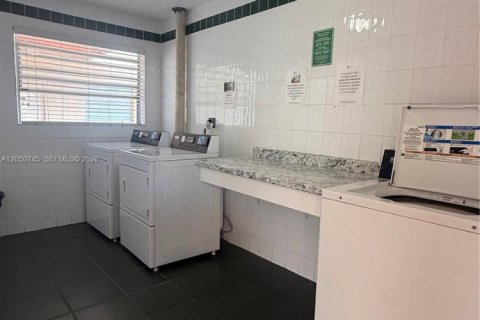 Купить кондоминиум в Майами, Флорида 2 спальни, 92.62м2, № 2145920 - фото 22