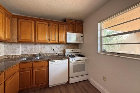 Купить кондоминиум в Майами, Флорида 2 спальни, 92.62м2, № 2145920 - фото 14
