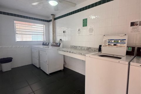 Купить кондоминиум в Майами, Флорида 2 спальни, 92.62м2, № 2145920 - фото 23