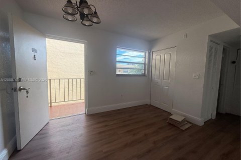 Купить кондоминиум в Майами, Флорида 2 спальни, 92.62м2, № 2145920 - фото 16