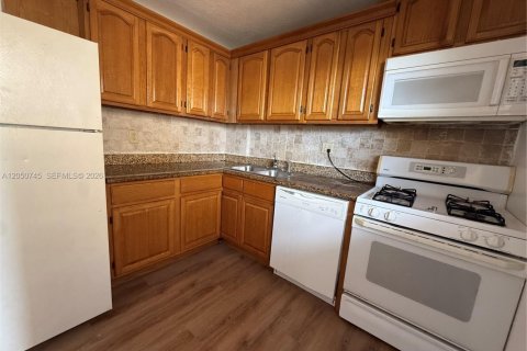 Купить кондоминиум в Майами, Флорида 2 спальни, 92.62м2, № 2145920 - фото 13