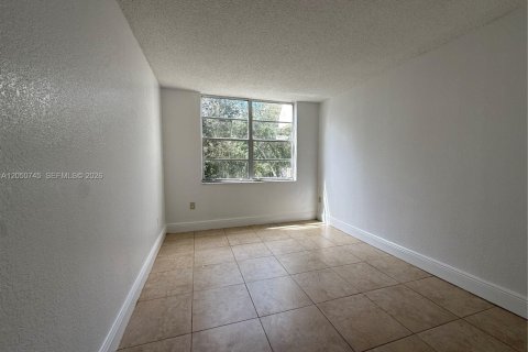Купить кондоминиум в Майами, Флорида 2 спальни, 92.62м2, № 2145920 - фото 10