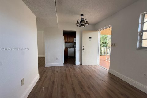 Купить кондоминиум в Майами, Флорида 2 спальни, 92.62м2, № 2145920 - фото 4