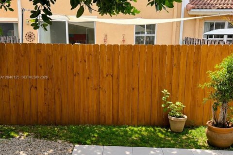 Townhouse in Miami, Florida 3 bedrooms, 148.83 sq.m. № 2086437 - photo 18