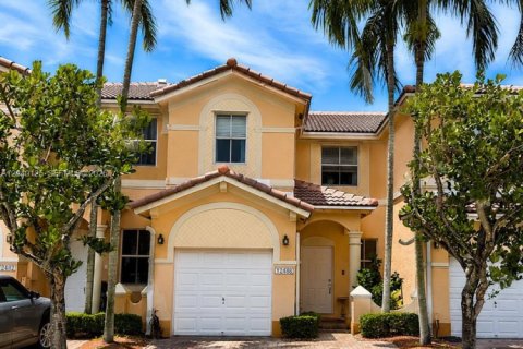 Townhouse in Miami, Florida 3 bedrooms, 148.83 sq.m. № 2086437