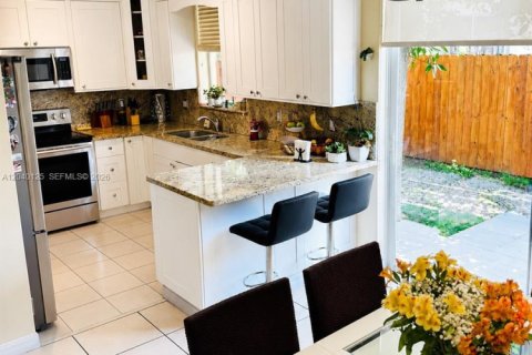 Townhouse in Miami, Florida 3 bedrooms, 148.83 sq.m. № 2086437 - photo 24