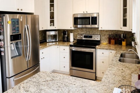 Townhouse in Miami, Florida 3 bedrooms, 148.83 sq.m. № 2086437 - photo 3