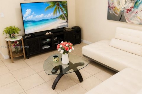 Townhouse in Miami, Florida 3 bedrooms, 148.83 sq.m. № 2086437 - photo 16