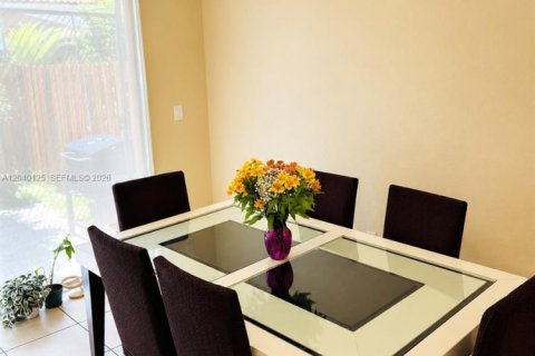 Townhouse in Miami, Florida 3 bedrooms, 148.83 sq.m. № 2086437 - photo 21