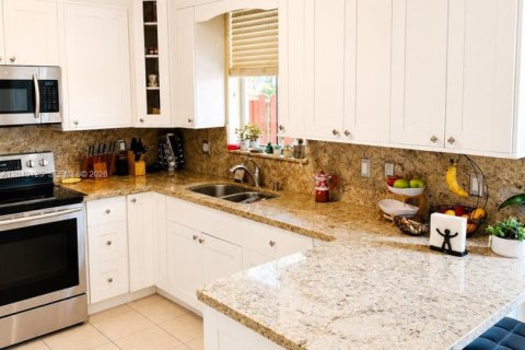 Townhouse in Miami, Florida 3 bedrooms, 148.83 sq.m. № 2086437 - photo 2