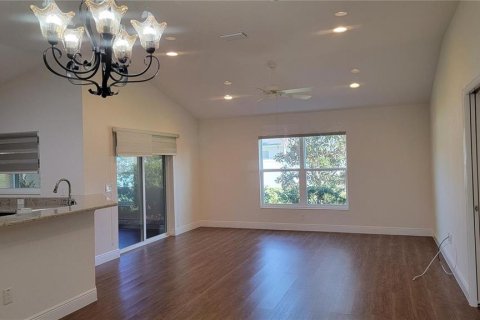 Villa ou maison à louer à Oxford, Floride: 3 chambres, 154.03 m2 № 2284935 - photo 4