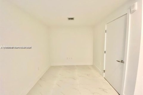 Copropriété à vendre à North Miami Beach, Floride: 1 chambre, 87.05 m2 № 2409043 - photo 3
